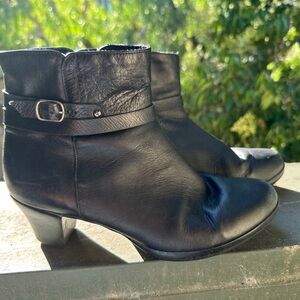 Munro Ankle Bootie Black Leather Buckle Strap Zip-up 2” Heel Women’s Size 8